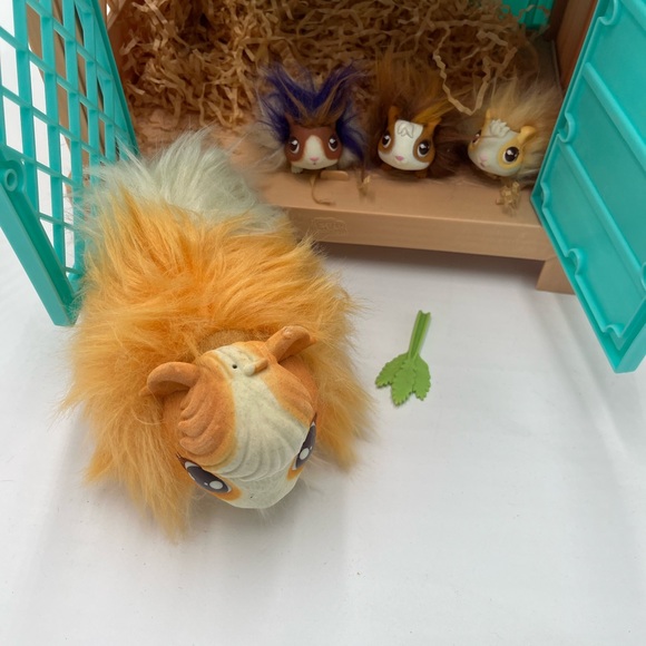 Little Live Pets Interactive Guinea Pig Mama & Babies Surprise - Picture 4 of 5